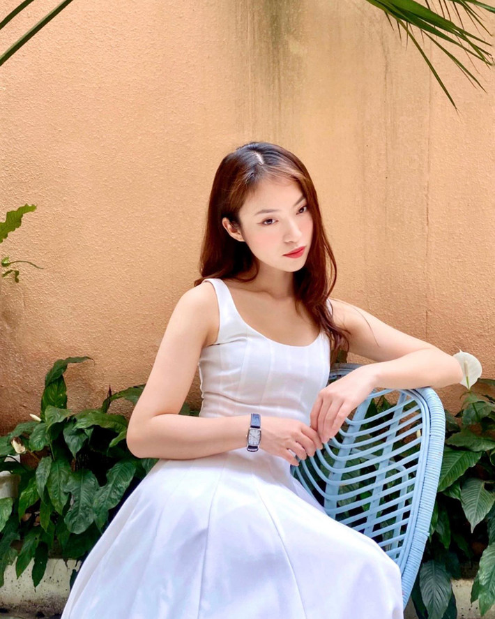 Cô nàng khiến nhiều người ngưỡng mộ khi tự sắm ô tô riêng cho bản thân và mua tặng cho bố mẹ một mảnh đất bằng thu nhập của mình.