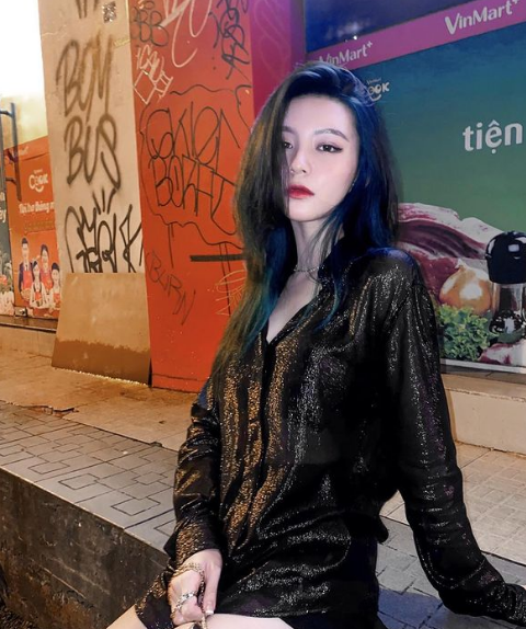Bâu là số hiếm các hot girl ít khi chia sẻ quan điểm riêng trên mạng xã hội và cũng kín tiếng trong chuyện đời tư.