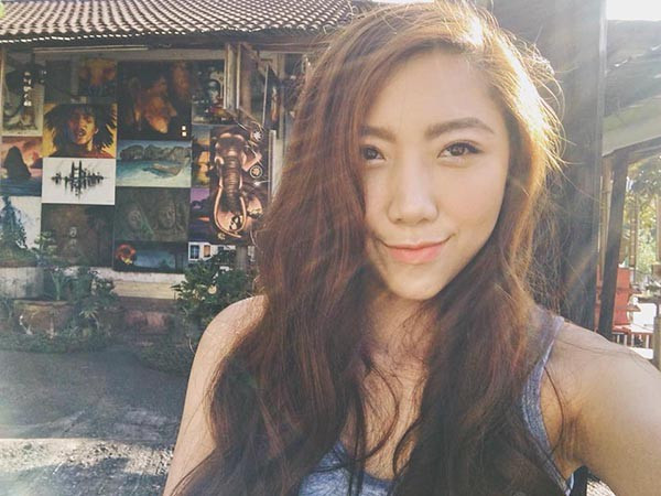 Hot mom sinh năm 1993 từng học tại trường RMIT. Cô nàng lên xe hoa vào 1/2018 với ông xã tên Yung Man Kit, sinh năm 1990, đến từ Hong Kong sau 3 năm hẹn hò.