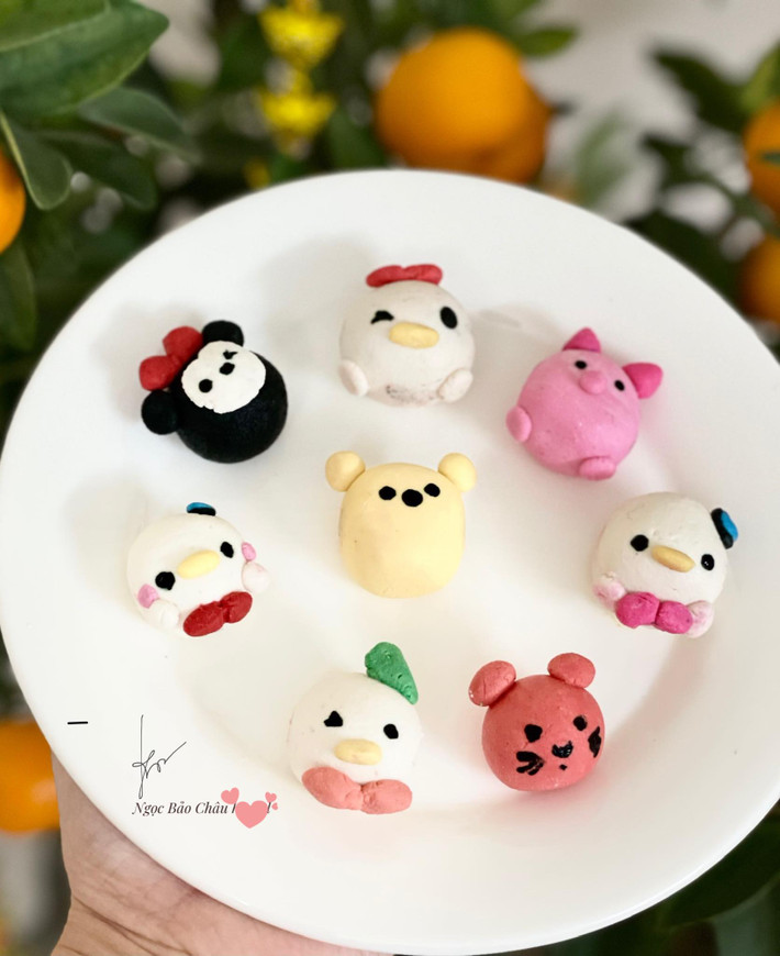 Làm bánh kiểu này hơi mất thời gian, tuy nhiên cả gia đình ai cũng đều thích thú. Ảnh: Kim Ngoc Dang