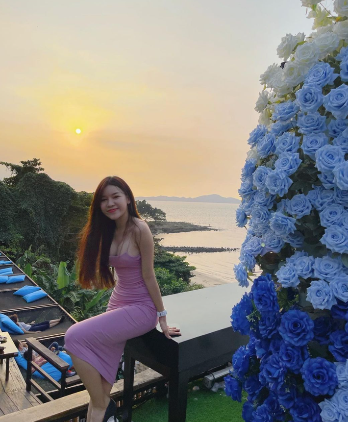 Trên trang cá nhân, bạn gái Văn Lâm thường xuyên chia sẻ tips giảm cân và các bài luyện tập để có được cơ thể đồng hồ cát.