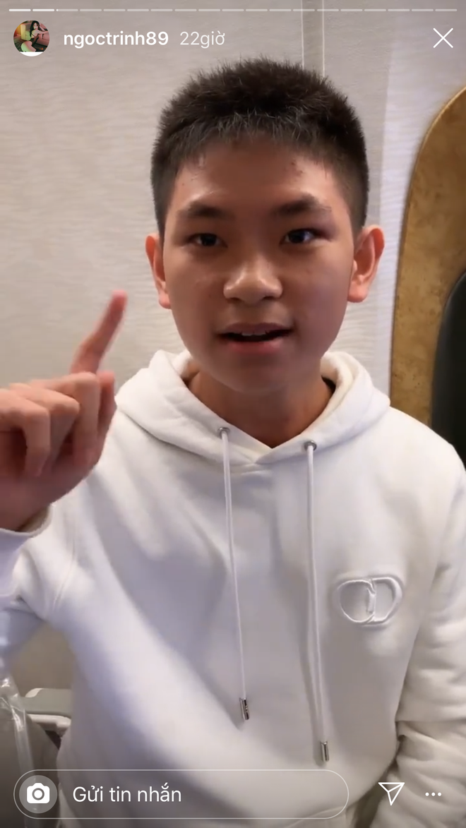 Thời điểm đó, được Ngọc Trinh khoe trên story Instagram cá nhân, cậu bạn đã vô cùng háo hức chia sẻ: “Ngoài đời, chị Ngọc Trinh dễ gần, thân thiện lắm”.