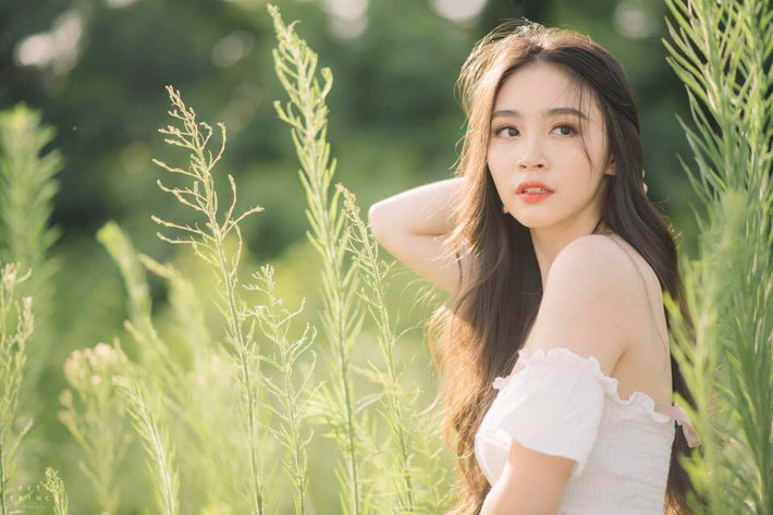Sau cuộc thi Hoa hậu Việt Nam, Diệu Linh là gương mặt mới của "vũ trụ" gái xinh VTV khi trở thành thực tập sinh.
