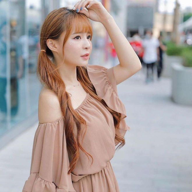 Yuan Yuan (tên thật: Wu Jiean, sinh năm 1995) là streamer nổi tiếng Đài Loan (Trung Quốc) với gần 100.000 lượt theo dõi.