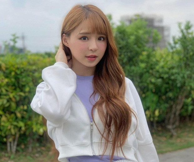Trước đó cô nàng đã khiến cho tất cả phải ngỡ ngàng khi tham gia vào một show truyền hình mà tại đó, nàng streamer đã buộc phải nói thật về một số vấn đề tế nhị của bản thân.