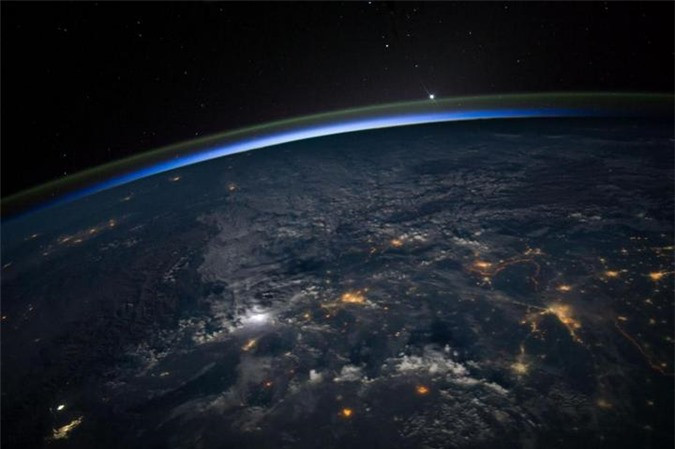 Góc chụp tia sét từ ISS vào năm 2014.