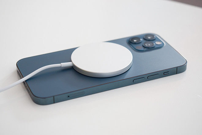 Theo các chuyên gia công nghệ, mô-đun camera trên iPhone 13 sẽ không thay đổi đáng kể so với iPhone 12 và iPhone 11. Đối với các camera bên trong mô-đun, camera zoom và camera góc rộng có khả năng quay trở lại cùng với camera chính.