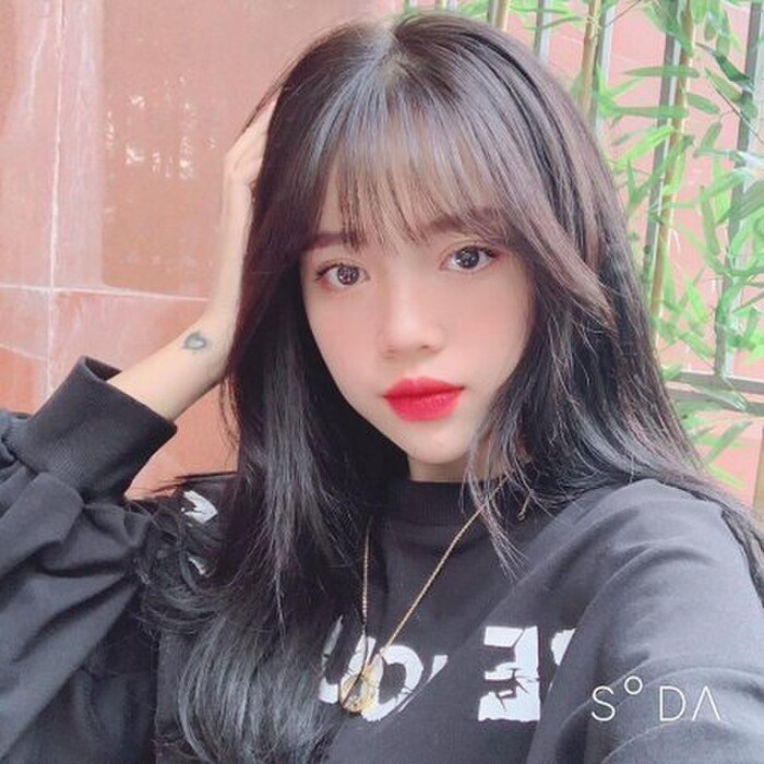 Anti-fan cho rằng cô chỉ nằm nhà và chờ “bao nuôi”. Trên caption của bài đăng, Linh Ngọc Đàm nói rõ cô “không được giáo dục nằm ngửa ăn sẵn” nên nếu bất kỳ ai muốn xúc phạm đến danh dự của cô và làm ảnh hưởng đến gia đình cô thì cứ công khai tung ra bằng chứng. Với cô, “nếu không làm gì sai thì cứ vững tâm”.