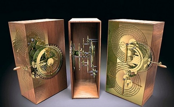 Cỗ máy Antikythera là một trong những chiếc máy tính lâu đời nhất hiện nay và được coi là chiếc máy tính Analog đầu tiên trong lịch sử với thiết kết hết sức phức tạp.