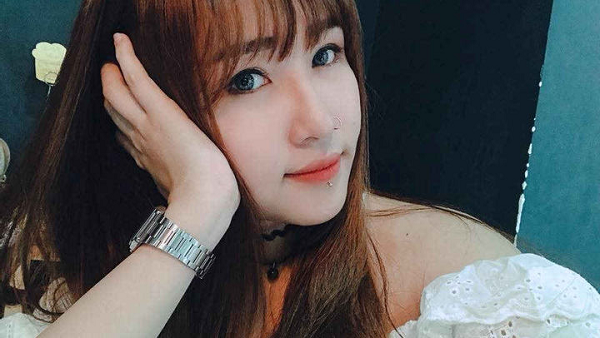 Sau khi sinh bé đầu lòng, nữ streamer đã có sự thay đổi về ngoại hình tuy nhiên các fan lại mong chờ sự xuất hiện ngoạn mục của bà mẹ bỉm sữa này.