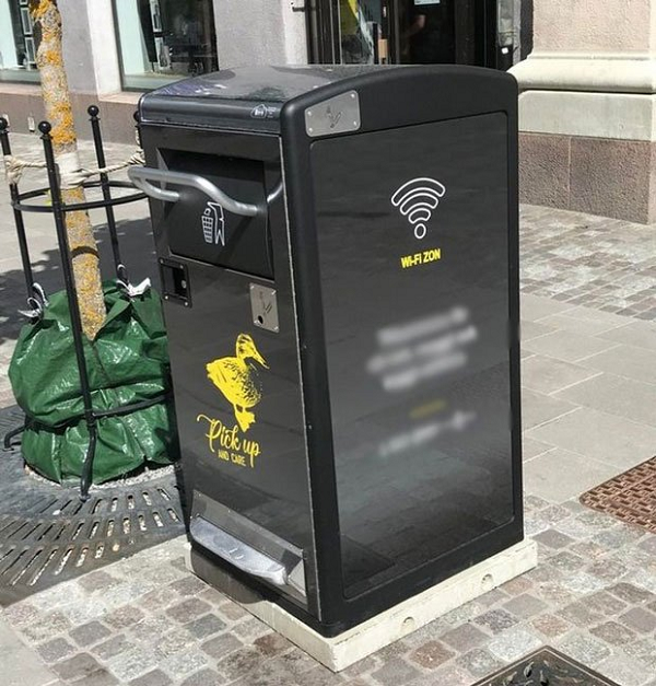 Thùng rác phát Wifi, để khuyến khích người dân và du khách vứt rác đúng chỗ.