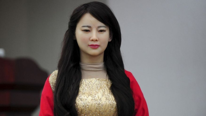 Jia Jia mang ngoại hình của một cô gái xinh đẹp, những nét trên khuôn mặt ‘cô’ được lấy từ 5 sinh viên xinh đẹp nhất của trường và được chăm chút hết sức tỉ mỉ.