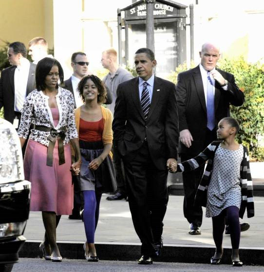 Clancy đi cùng đoàn bảo vệ gia đình Tổng thống Obama khi đi dự một buổi cầu nguyện ở nhà thờ tại thủ đô Washington, D.C. vào tháng 10/2009.