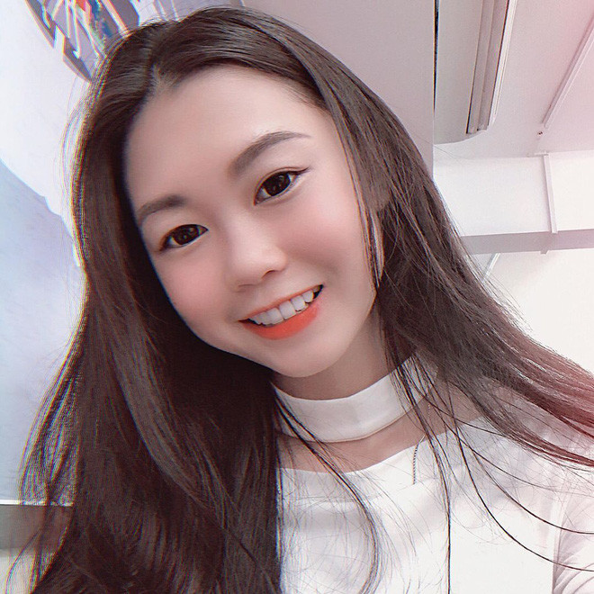 Việc Chi Bé bất ngờ lên chức mẹ khi mới 18 tuổi khiến dân tình không khỏi bất ngờ bởi trước đó dù nhiều lần cô khoe ảnh với bạn trai nhưng không hề tiết lộ bất cứ hình ảnh nào về quá trình bầu bí.