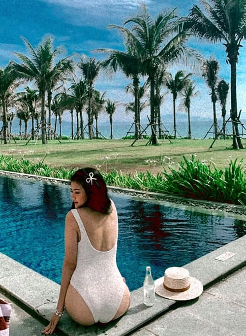 Dù thế nhưng Phương Thảo lại không hoạt động showbiz. Lý do là bởi đã có quãng thời gian khi còn là sinh viên, Phương Thảo sống cùng chị gái. Cô bực bội vì thấy chị gái chạy show cả ngày nên dần không mặn mà với showbiz.