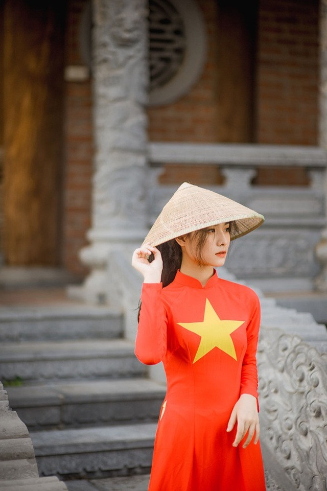 Linh Anh thích tìm hiểu lịch sử, để trân trọng nhiều hơn những gì đang có ở hiện tại, để biết phấn đấu nhiều hơn cho tương lai tươi sáng. Với Linh Anh, môn Lịch sử thật sự gợi được nhiều điều quý giá.