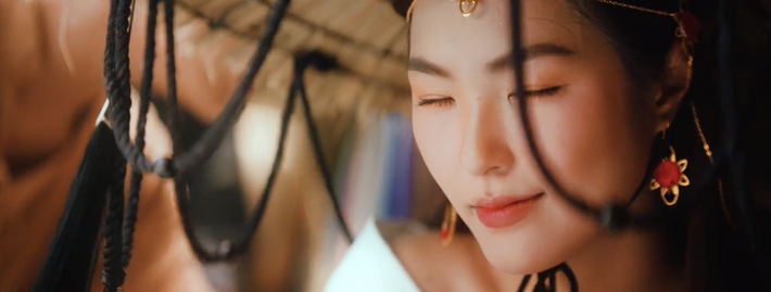 Ngoài phần hình ảnh, nội dung cũng như giai điệu ca khúc được khán giả yêu thích, nhân vật nữ chính của “Hoa hải đường” cũng đang được dân tình "săn lùng" thông tin.