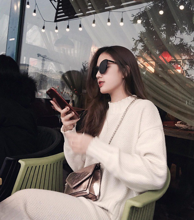 Người đẹp hàng không được cho là có gu thẩm mỹ tốt, ăn mặc sang chảnh và trẻ trung.