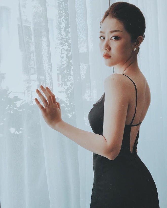 Nam Phương sở hữu khuôn mặt nền nã, dịu dàng với những đường nét hài hòa. Đây cũng là điểm nhấn khiến nữ tiếp viên hàng không 9X này được thu hút hơn cả.