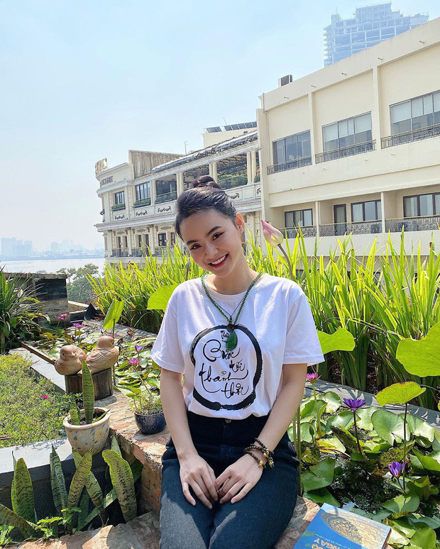 Trưởng thành sớm, phong cách ăn mặc của Phương Trang từng gây ra nhiều ý kiến tranh cãi trên mạng xã hội.