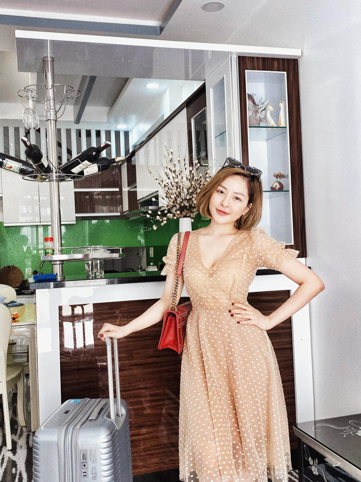 Sau tin đồn yêu đại gia, Trâm Anh luôn khiến cánh mày râu phải để mắt vì liên tục chia sẻ những khoảnh khắc cực nóng bỏng.