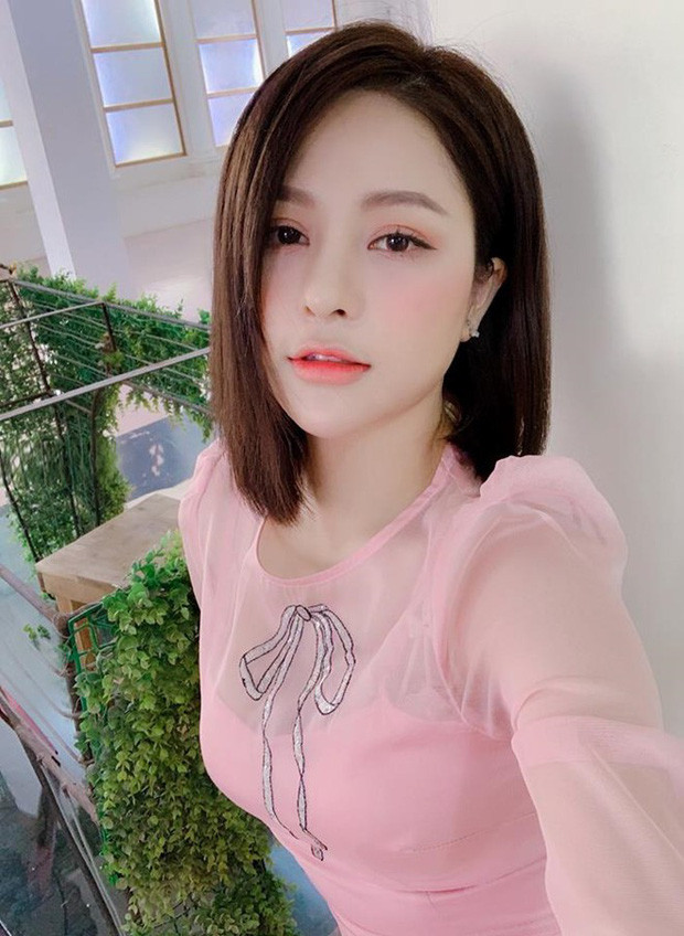 Thế nhưng khác với trước đây, từ sau scandal lộ clip "nóng" cuộc sống của hot girl Trâm Anh hiện tại dường như yên bình hơn rất nhiều.
