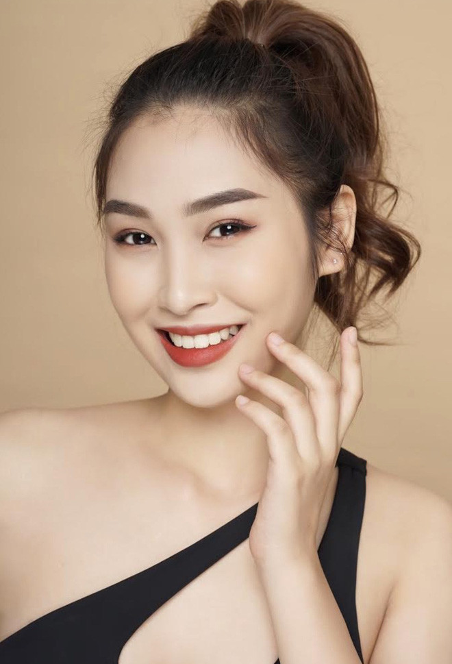 Nguyễn Thị Mai Phương (sinh năm 2002, Hà Nội) cũng là thí sinh gây chú ý khi khoe vóc dáng cực kì mảnh mai, thon thả trong bộ bikini.