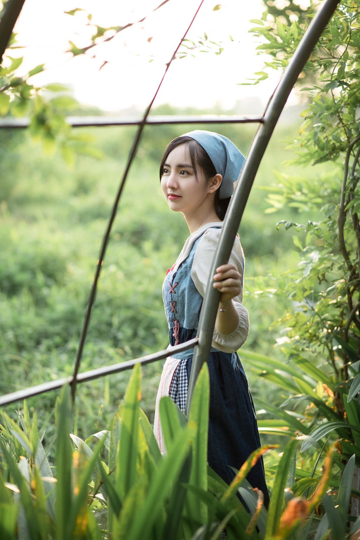 Được biết, Thu Trang hiện là điều dưỡng viên của một bệnh viện tại Hải Phòng, cô nàng làm công việc chăm sóc, giúp đỡ bệnh nhân hàng ngày.