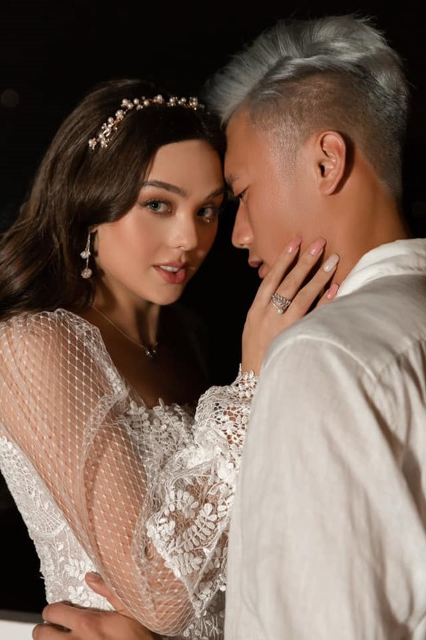 Trong bối cảnh dàn tuyển thủ cùng lứa đã rục rịch lấy vợ sinh con, việc B Bùi Tiến Dũng thể hiện mong ước về một cuộc sống gia đình đầm ấm, viên mãn cũng không phải là một điều quá ngạc nhiên.