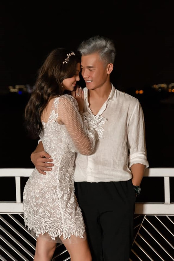 Trước đó, Dianka đã từng xác nhận đang hẹn hò với Bùi Tiến Dũng, song thủ thành TP HCM chờ đến sinh nhật bạn gái hôm 1/9 mới công khai mối quan hệ này.