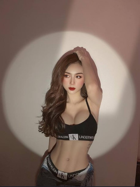 Nữ DJ Yuu Quỳnh Nhi tên thật là Đặng Ngọc Quỳnh Nhi, sinh năm 1990, quê Đà Lạt, Lâm Đồng.