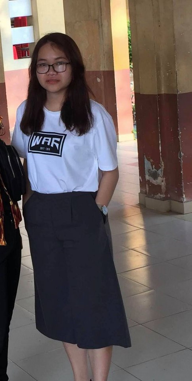 Mới đây, cư dân mạng lại được phen xôn xao vì màn lột xác "thần sầu" của một cô gái từng phải chia tay vì bị người yêu cũ chê xấu. Đó là trường hợp của Trần Phạm Kim Long (SN 2000, đang sống ở TP.HCM).