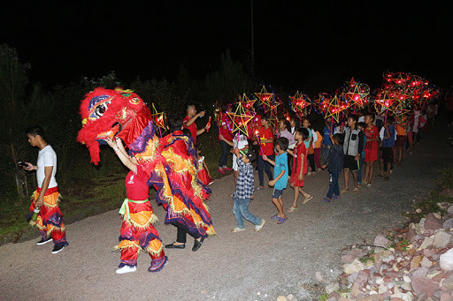 Đối với đèn ông sao, dù là ngày xưa hay bây giờ, chiếc đèn 5 cánh vẫn là món đồ chơi được các em bé rất yêu thích.