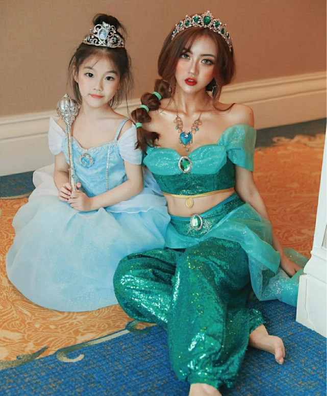 Đó là lý do vì sao các mẹ thi nhau đặt biệt danh cho bà mẹ 35 tuổi hiện đang sống tại thành phố Hàng Châu, Trung Quốc – Selina – là mẹ bầu “nhẫn tâm” nhất mạng xã hội.