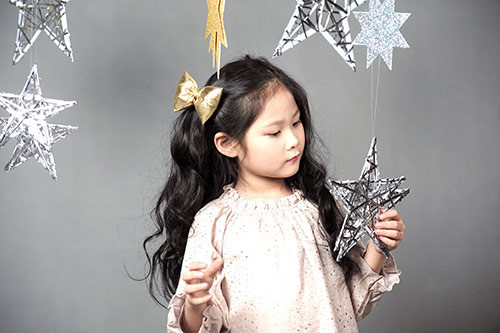 Cô bé đã sở hữu "thâm niên" 8 năm làm người mẫu, là gương mặt đại diện của rất nhiều nhãn hàng nổi tiếng trong nước.