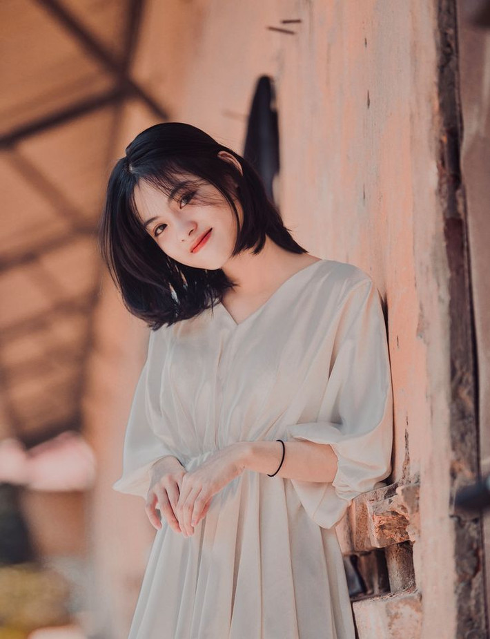 Trong quan điểm của cô gái sinh năm 2003, sống là quan tâm, yêu thương chân thành, lắng nghe và thấu hiểu những người xung quanh.