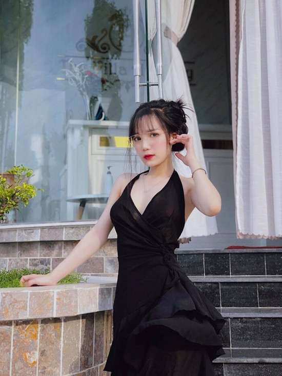 Nữ sinh thu hút ánh nhìn bởi những hình ảnh xinh đẹp mà cô nàng đăng tải lên MXH.