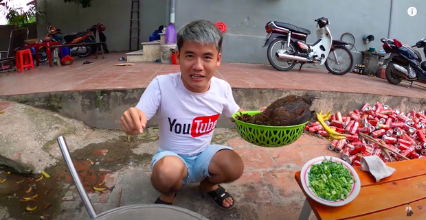 Được đăng tải sau 3 giờ đồng hồ, hiện tại video này đã đạt hơn 900.000 lượt xem trên YouTube