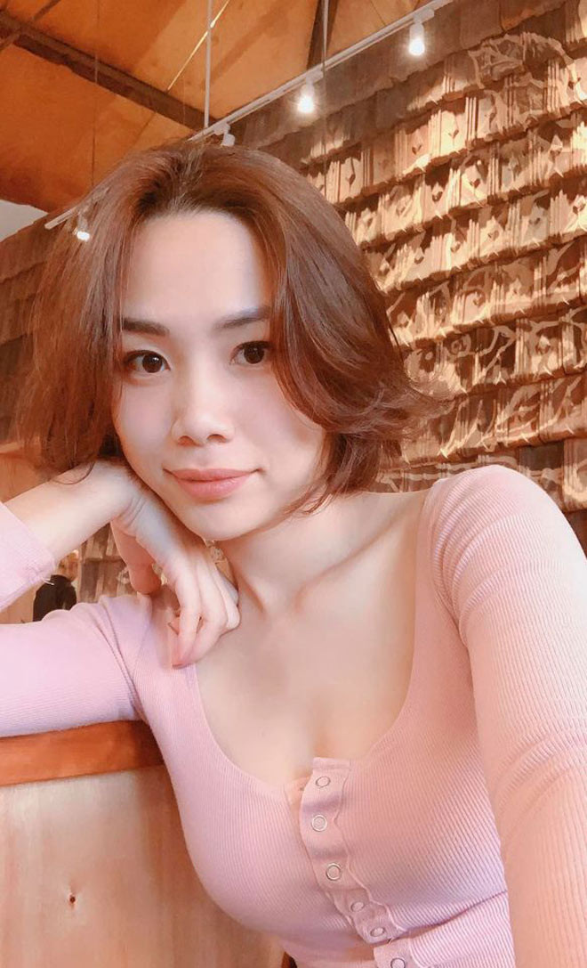 Hiện tại Nga đang sở hữu một tiệm xăm của riêng mình với không gian rộng rãi và nhiều ánh sáng, cây xanh.