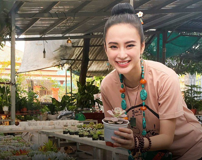 Đa phần cư dân mạng dành lời khen ngợi cho nhan sắc ngày càng thăng hạng và thay đổi tích cực của Angela Phương Trinh.
