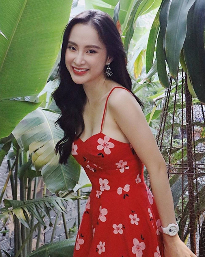 "Bà mẹ nhí" không còn nổi loạn, mặc hở bạo như trước. Thay vào đó, cô tránh xa thị phi, lựa chọn phong cách kín đáo.