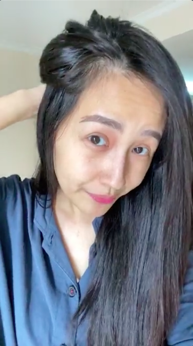 Ngày 29/8, trên trang cá nhân, Hoa hậu Việt Nam 2006 livestream giao lưu với khán giả về cuộc sống thường nhật, việc nấu ăn, trang trí nhà cửa trong thời gian gần đây.