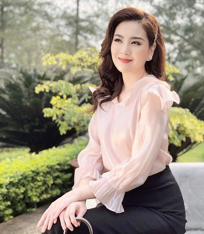 Mới đây nhân dịp kỉ niệm 50 năm VTV, MC Mai Ngọc đã thực hiện 1 đoạn clip tái hiện hình ảnh người dẫn chương trình Thời Sự của nhà đài từ năm 1970 cho đến nay.