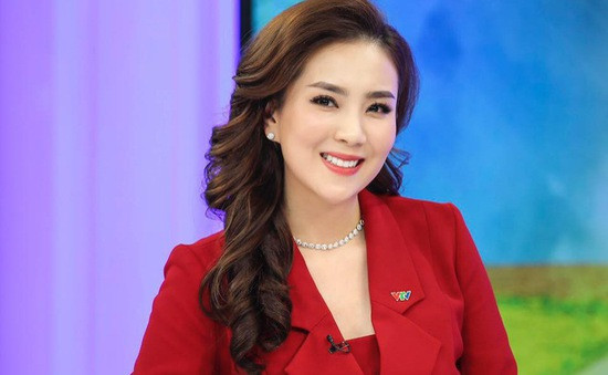 Thậm chí, có nhiều người thuộc thế hệ 8x, 9x đã chia sẻ kỉ niệm với chương trình Thời Sự của VTV như: "Thích hình ảnh MC những năm 2000 quá, gắn bó với tuổi thơ của mình rất nhiều", "Mình nhớ hình ảnh MC năm 2000-2010 này, giai đoạn này tối nào cũng xem Thời Sự, ăn cơm tối rồi hết chương trình là phải đi học bài",...