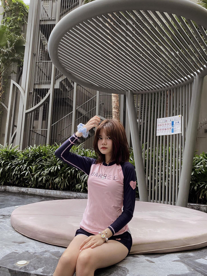 Ít khi lộ diện cùng chị trên MXH, nhưng mỗi lần được nhắc đến Đàm Minh Ngọc đều trở thành cái tên được cả cộng đồng quan tâm.