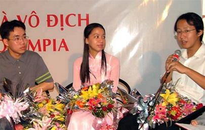 Chị Trần Ngọc Minh là nhà vô địch đầu tiên của chương trình Đường lên đỉnh Olympia vào năm 2000. Khi đó, chị Minh là một học sinh ưu tú của trường THPT chuyên Nguyễn Bỉnh Khiêm, tỉnh Vĩnh Long. Thời điểm đó, chị đã giành chiến thắng với số điểm cao - 325 điểm.