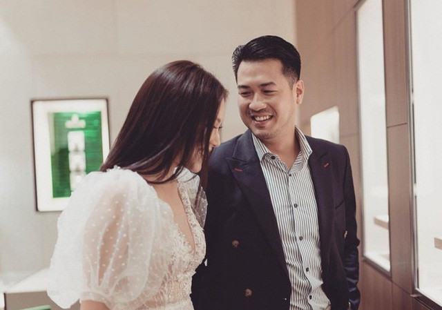 Trước đó, Phillip Nguyễn cũng khiến dân tình xuýt xoa ghen tị khi liên tục ghi lại những khoảnh khắc đáng yêu của Linh Rin và đăng tải lên trang cá nhân.