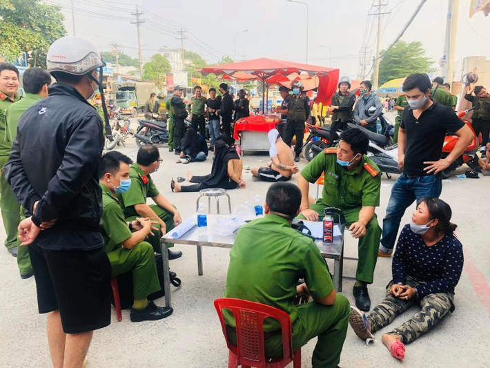 Như vậy, hiện cơ quan công an đã tạm giữ 10 đối tượng liên quan đường dây hoạt động bảo kê của vợ chồng Loan "cá" - Tuấn "cá" để điều tra về hành vi cưỡng đoạt tài sản.