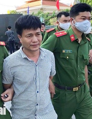 Theo điều tra, khoảng giữa năm 2019, Tuấn “cá” cầm đầu băng nhóm bảo kê quản lý khu vực chợ tự phát phía trước cổng công ty PouChen và quanh khu vực chợ Hóa An để thu tiền. (Ảnh: Tienphong)