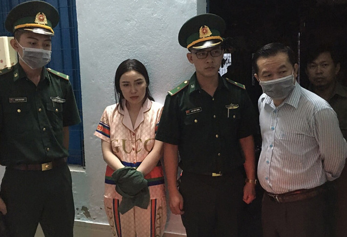 Trước đó, (ngày 19/3), Phòng Phòng chống ma túy và tội phạm phối phợp cùng Đồn Biên phòng Sơn Trà (TP Đà nẵng) đã bắt quả tang Trần Thị Vũ Tâm (SN 1991, trú tại tổ 59, phường An Hải Bắc, quận Sơn Trà) đang bán ma tuý cho 1 con nghiện sinh sống tại địa phương.